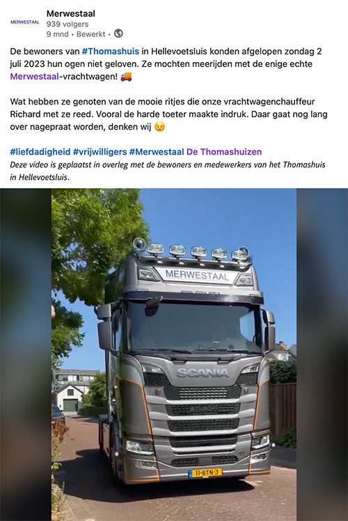 Merwestaal Scania vrachtwagen neemt bewoners Thomashuis Hellevoetsluis mee op tour