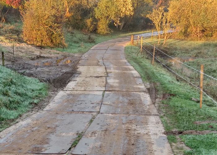 Zware-rijplaten-van-staal-ondergrond-Merwestaal zware rijplaten van staal als ondergrond op aarde